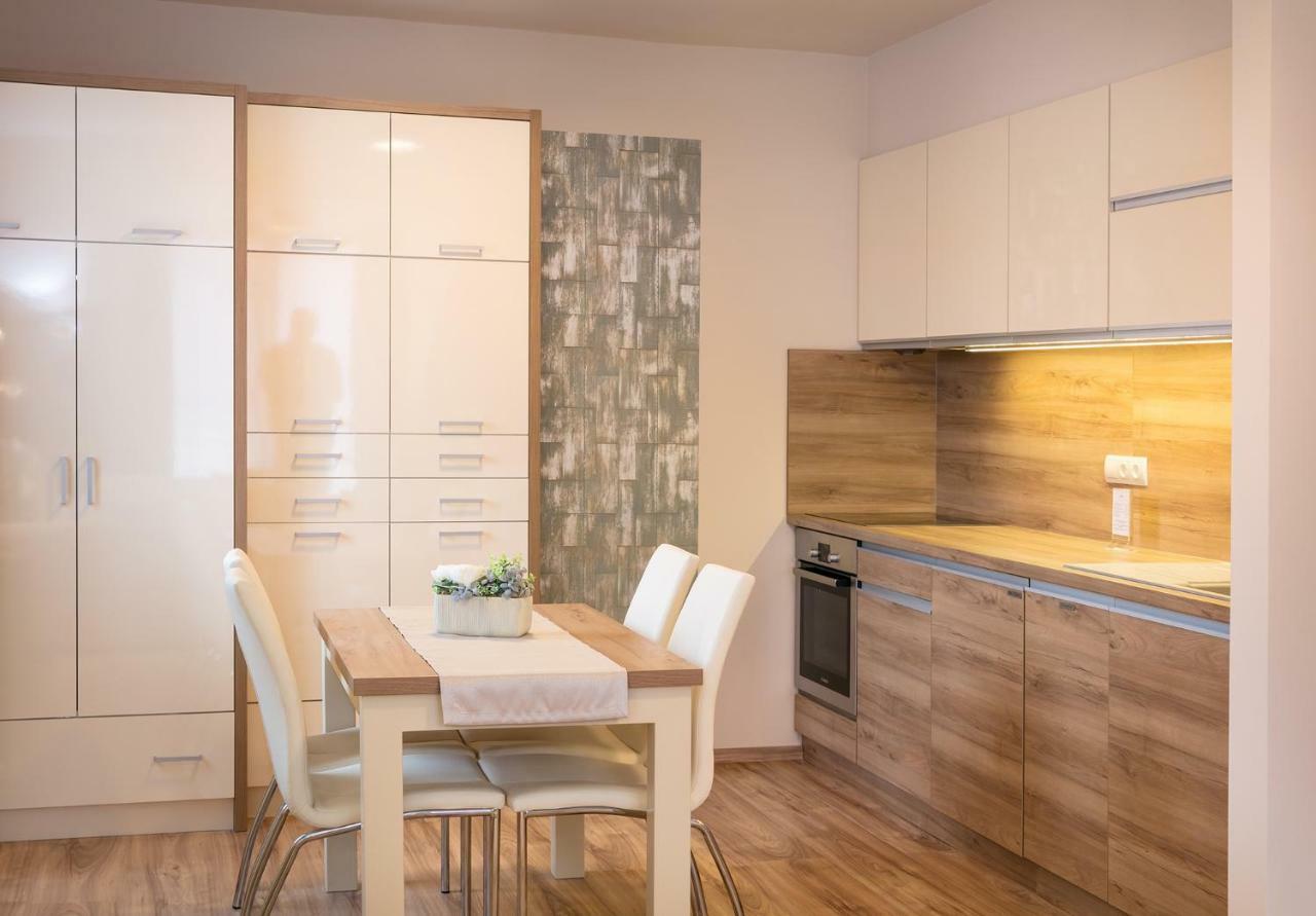 Foter Rezidencia 3 Lägenhet Győr Exteriör bild
